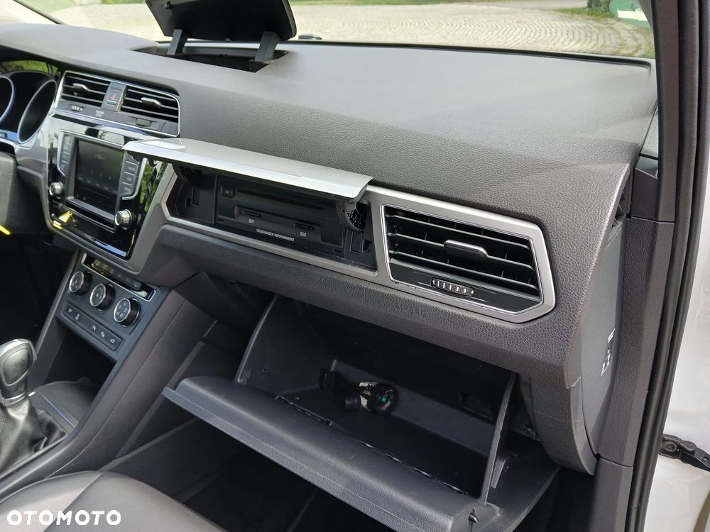 Volkswagen Touran - 13