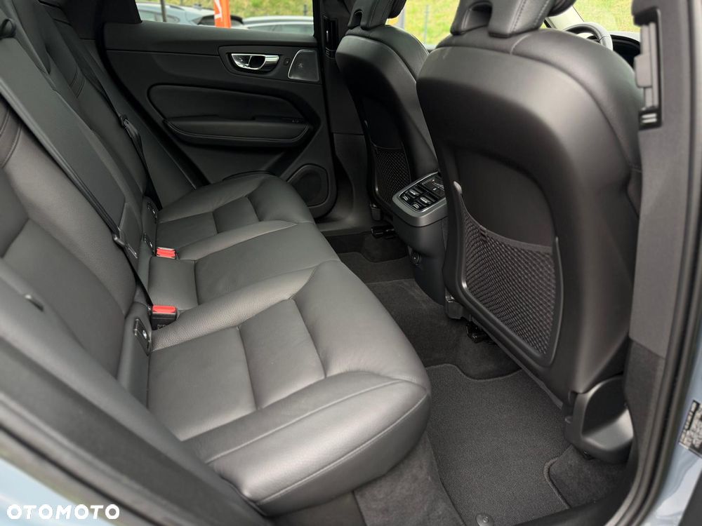 Volvo XC 60 B5 B AWD Ultimate Dark - 38