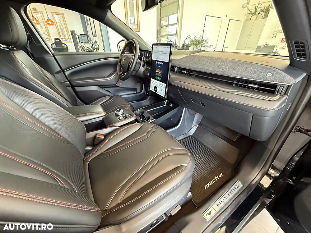 Ford Mustang Mach-E AWD PREMIUM - 26