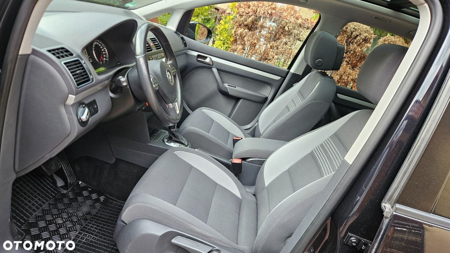 Volkswagen Touran - 14