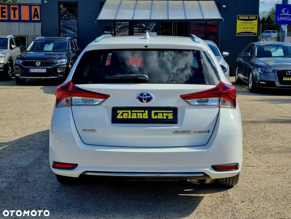 Toyota Auris Hybrid 135 Premium - 6