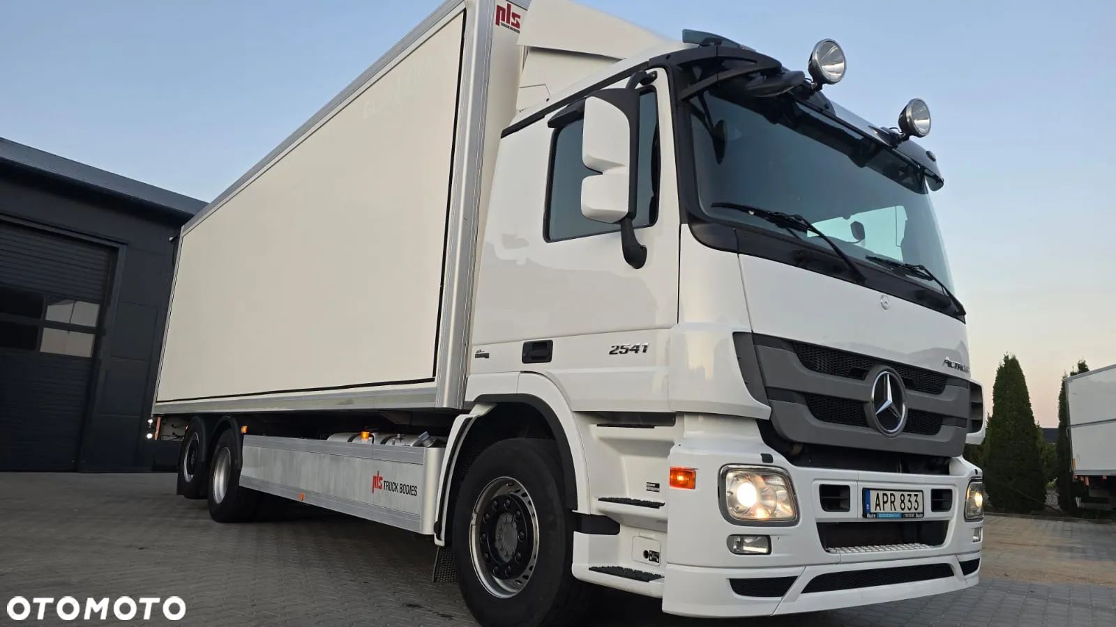Mercedes-Benz Actros 2541 6x2 kontener izoterma niski przebieg super stan laweta rama do zabudowy - 1