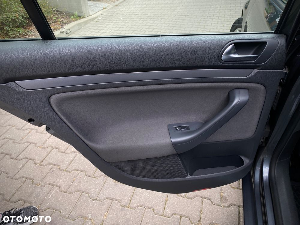 Volkswagen Golf 1.6 Comfortline - 11