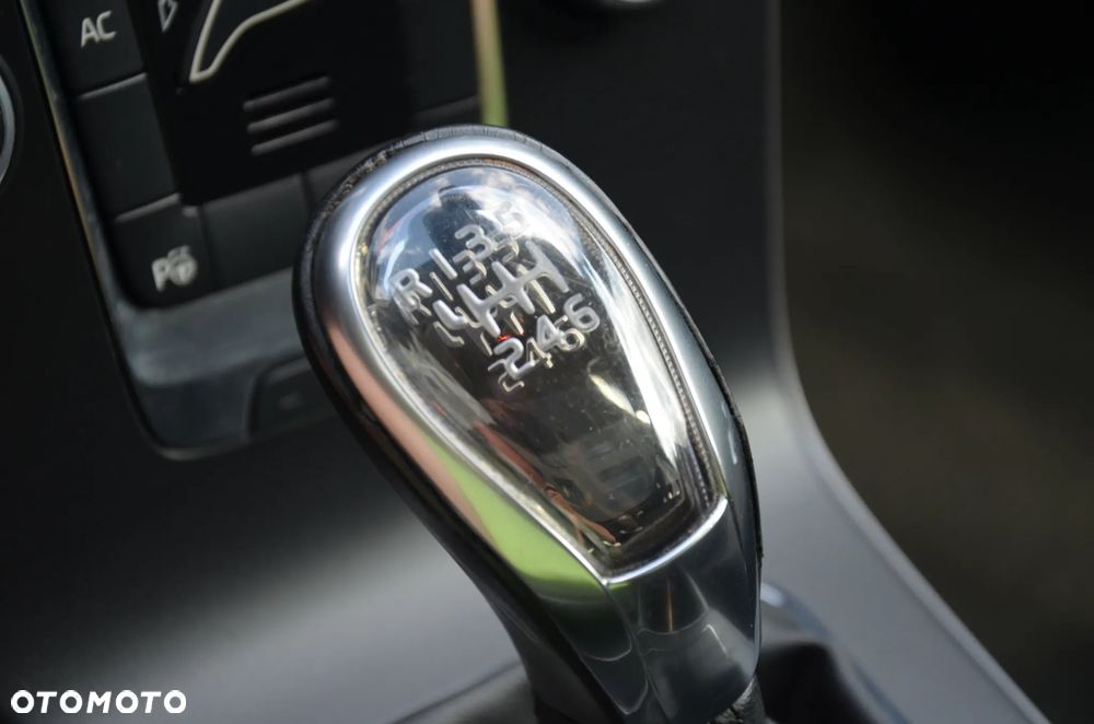 Volvo V40 Cross Country T4 Momentum - 24