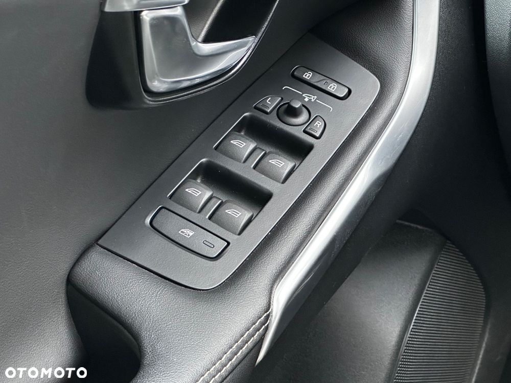 Volvo V40 T3 Drive-E R-Design Momentum - 22