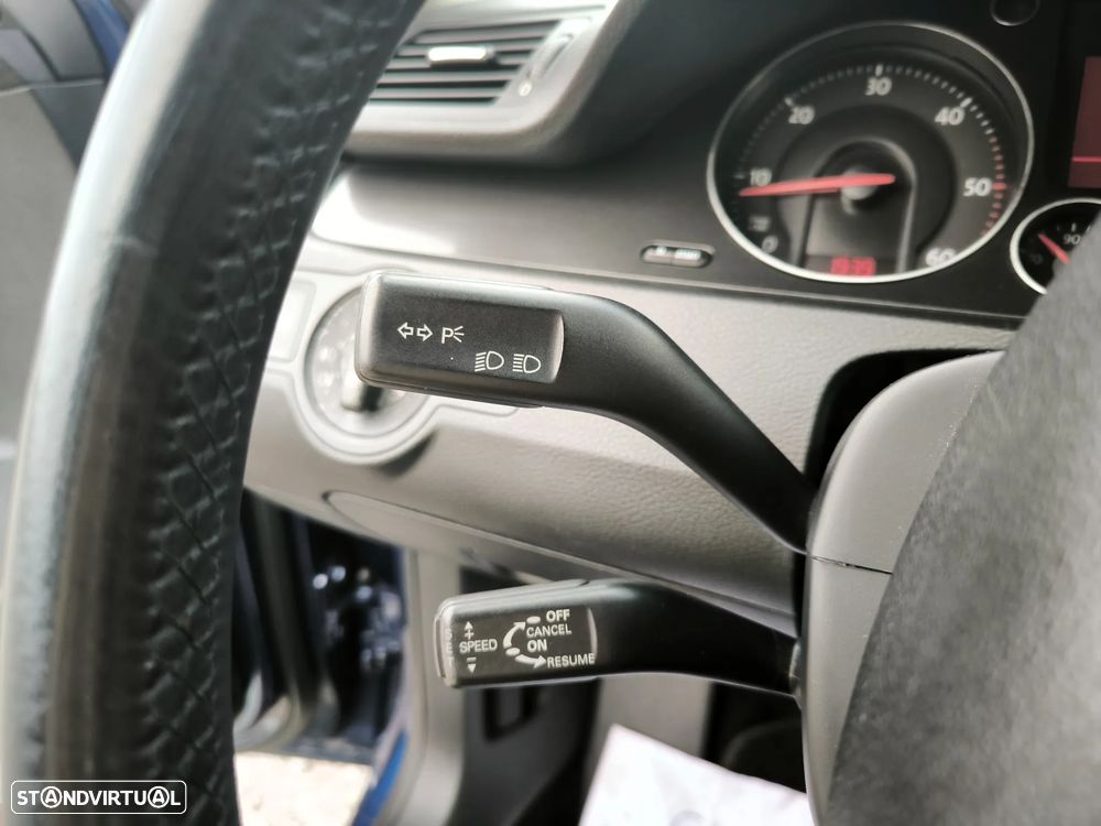 VW Passat Variant 2.0 TDI Confortline - 38