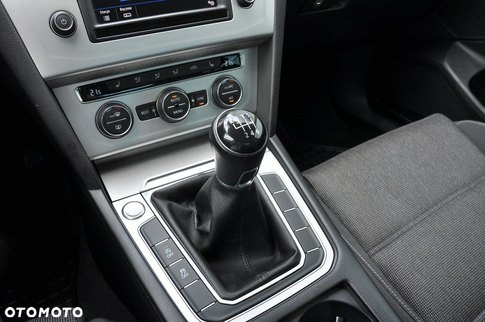 Volkswagen Passat - 19