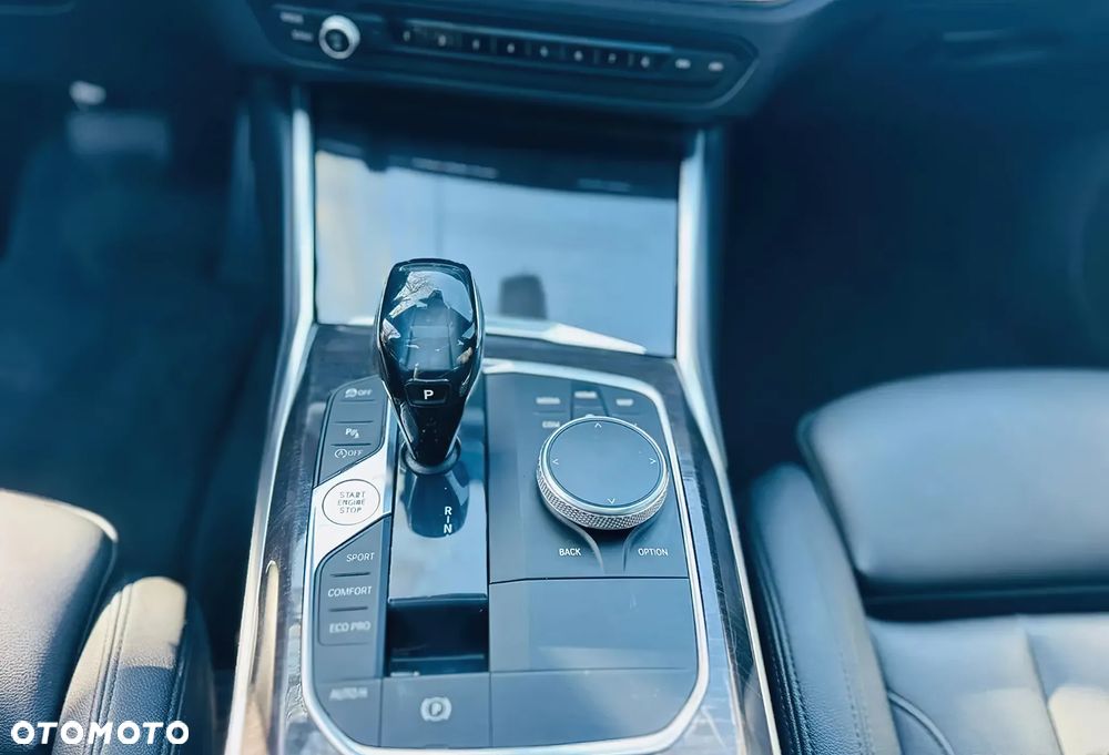 BMW Seria 3 330i M Sport - 12