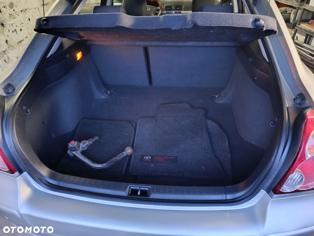 Toyota Avensis 2.0 D-4D Sol - 20