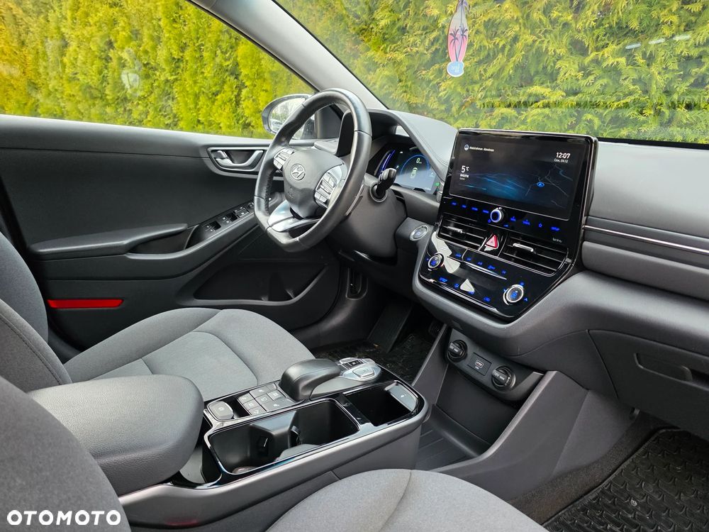 Hyundai IONIQ - 12