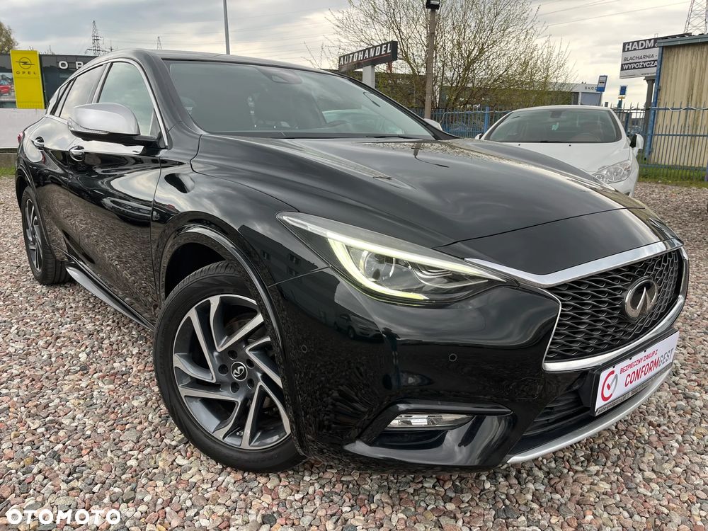 Infiniti Q30 - 2