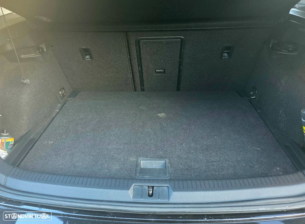 VW Golf 1.6 TDi R-Line - 26