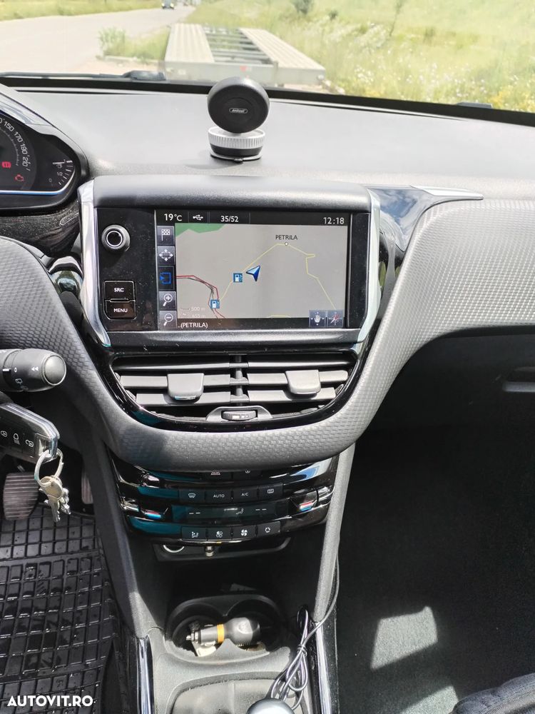 PEUGEOT 2008 2016 — imagine 8