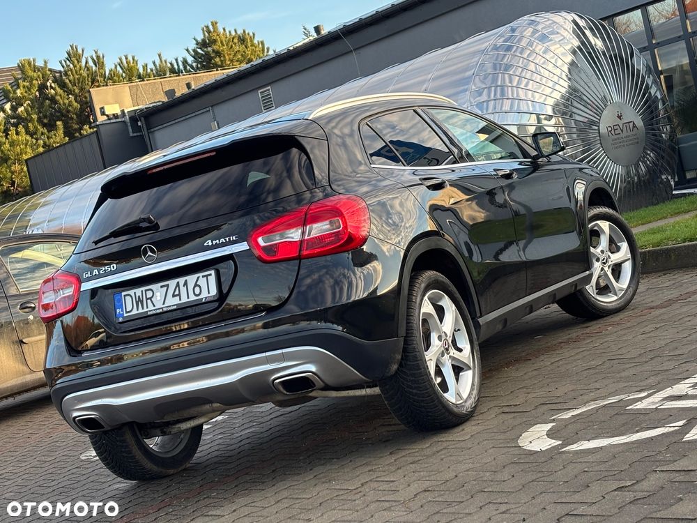Mercedes-Benz GLA 250 4Matic 7G-DCT UrbanStyle Edition - 9