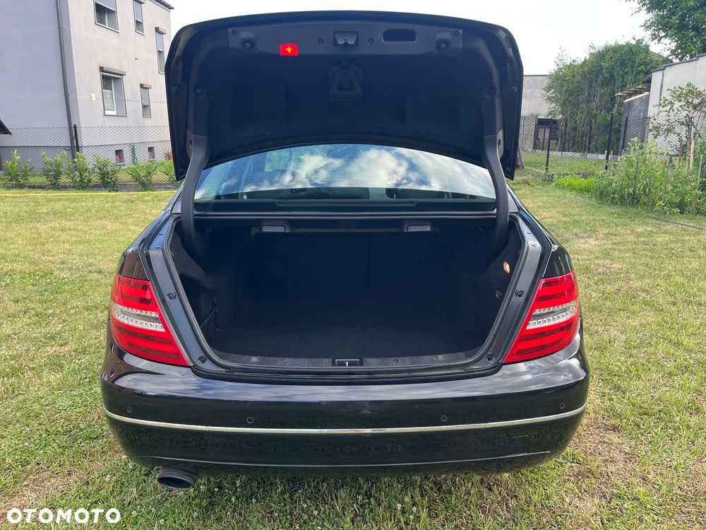 Mercedes-Benz Klasa C 250 CGI BlueEff Avantgarde - 12