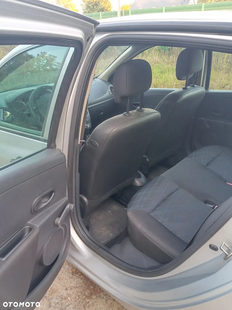 Renault Clio 1.5 dCi Dynamique - 6