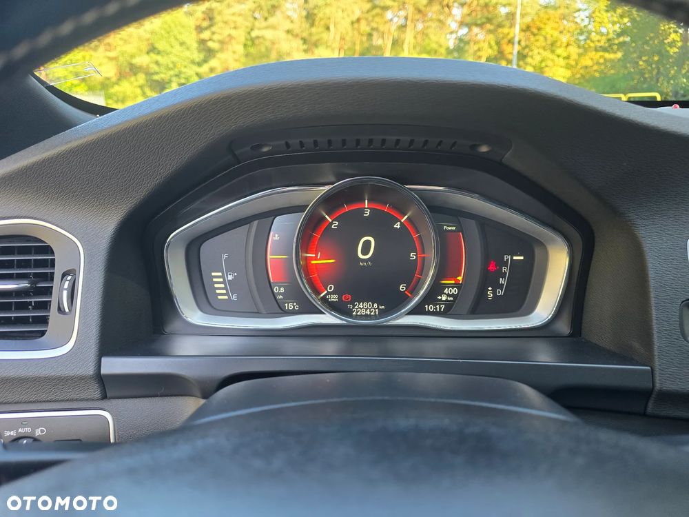Volvo V60 D4 R-Design - 21