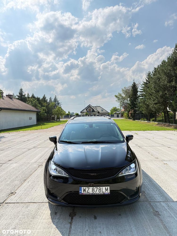 Chrysler Pacifica - 6