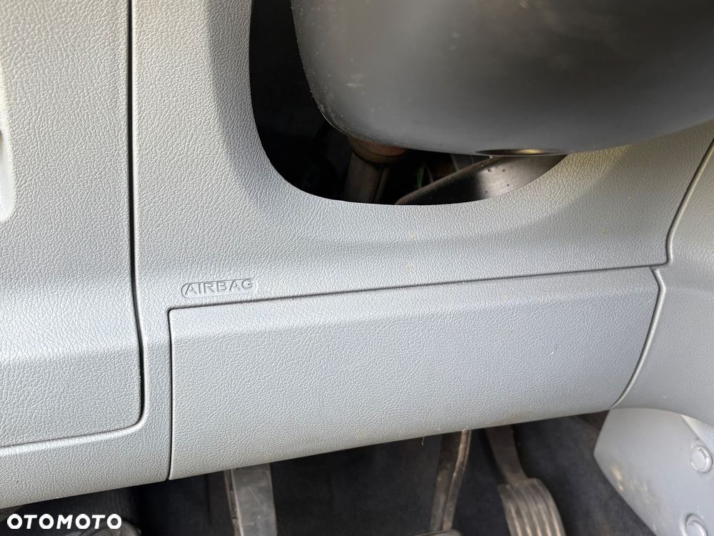 Ford Galaxy 2.0 Ghia - 17