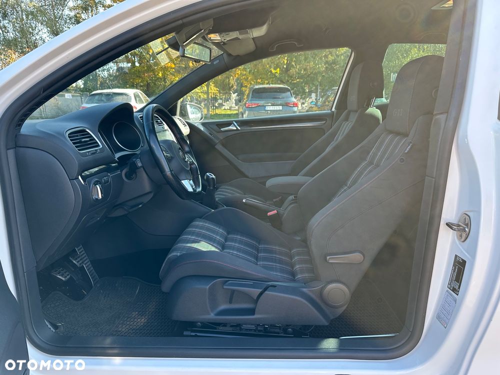 Volkswagen Golf VI 2.0 TSI GTI - 30