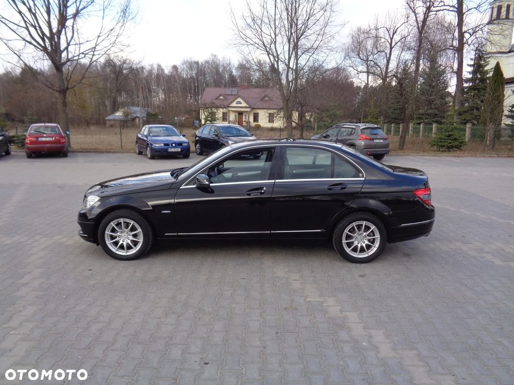 Mercedes-Benz Klasa C 180 CGI BlueEFFICIENCY Avantgarde - 12