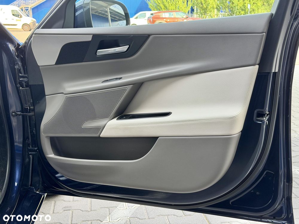 Jaguar XE 20d Pure - 19