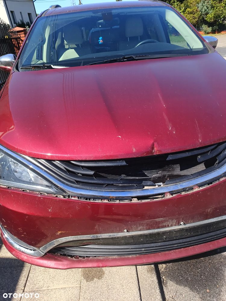 Chrysler Pacifica - 16