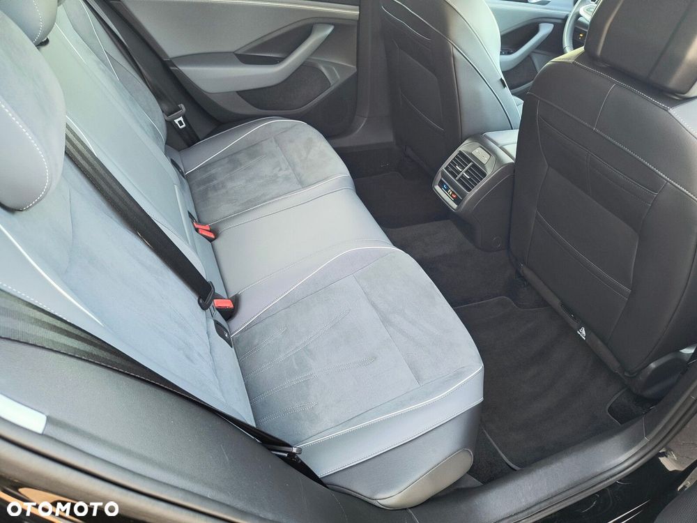 Volkswagen Passat - 13