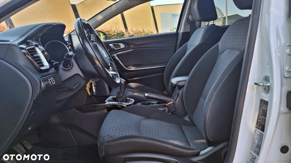 Kia Ceed 1.6 CRDi mHEV L Business Line - 10