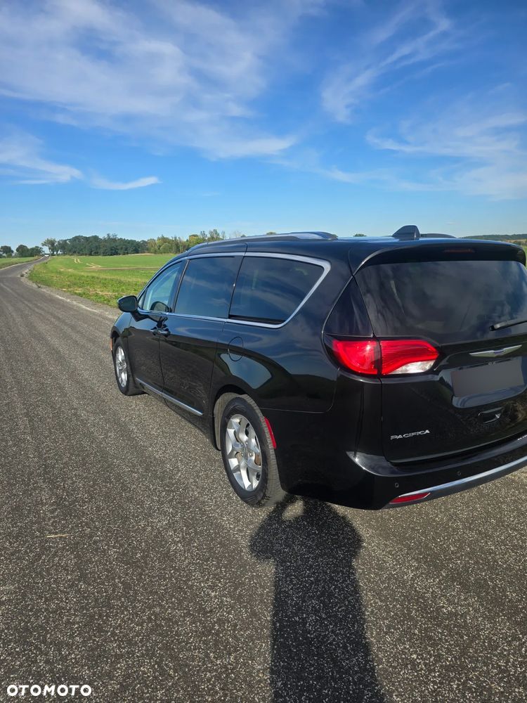 Chrysler Pacifica - 5