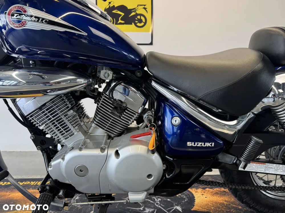 Suzuki Intruder - 23