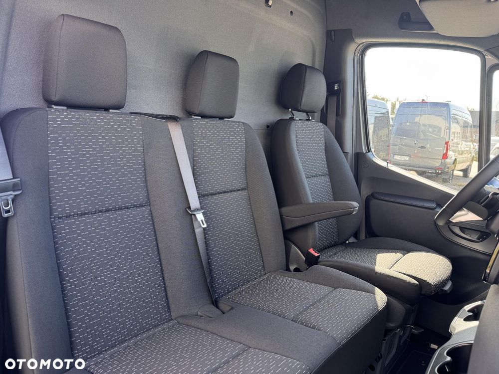 Mercedes-Benz Sprinter - 12
