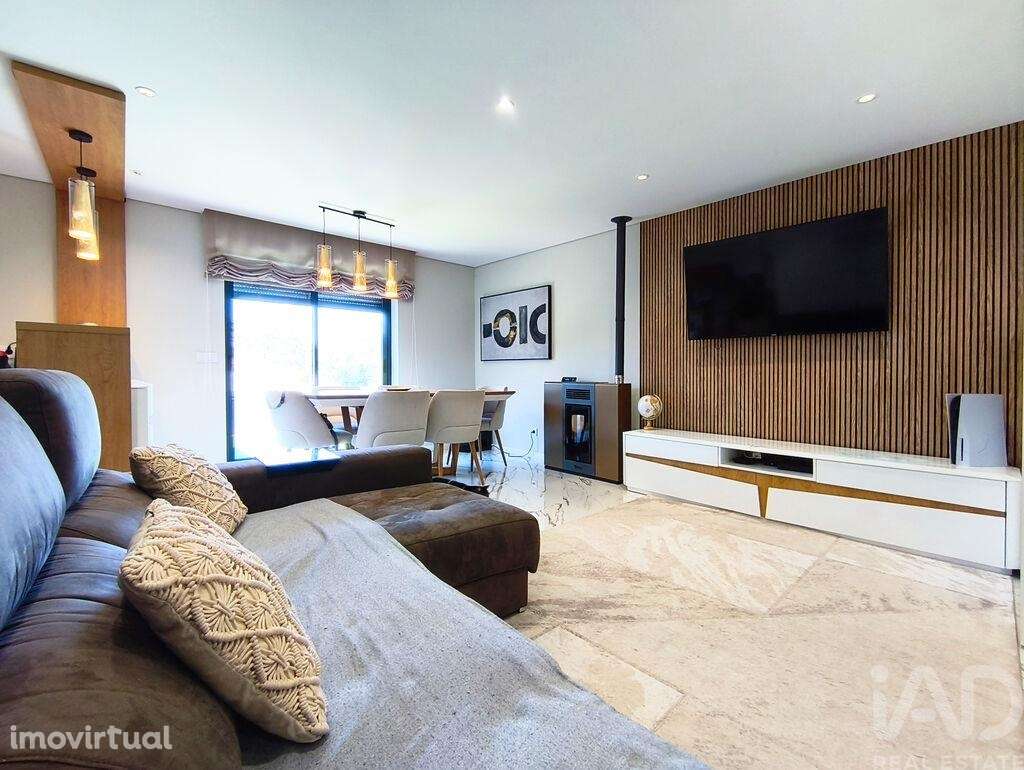 Moradia geminada T3 em Mazarefes e Vila Fria de 110 m2 - Grande imagem: 3/35