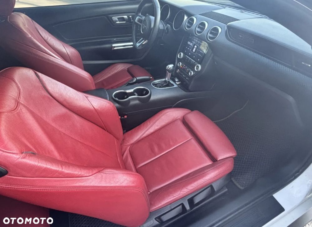 Ford Mustang - 12