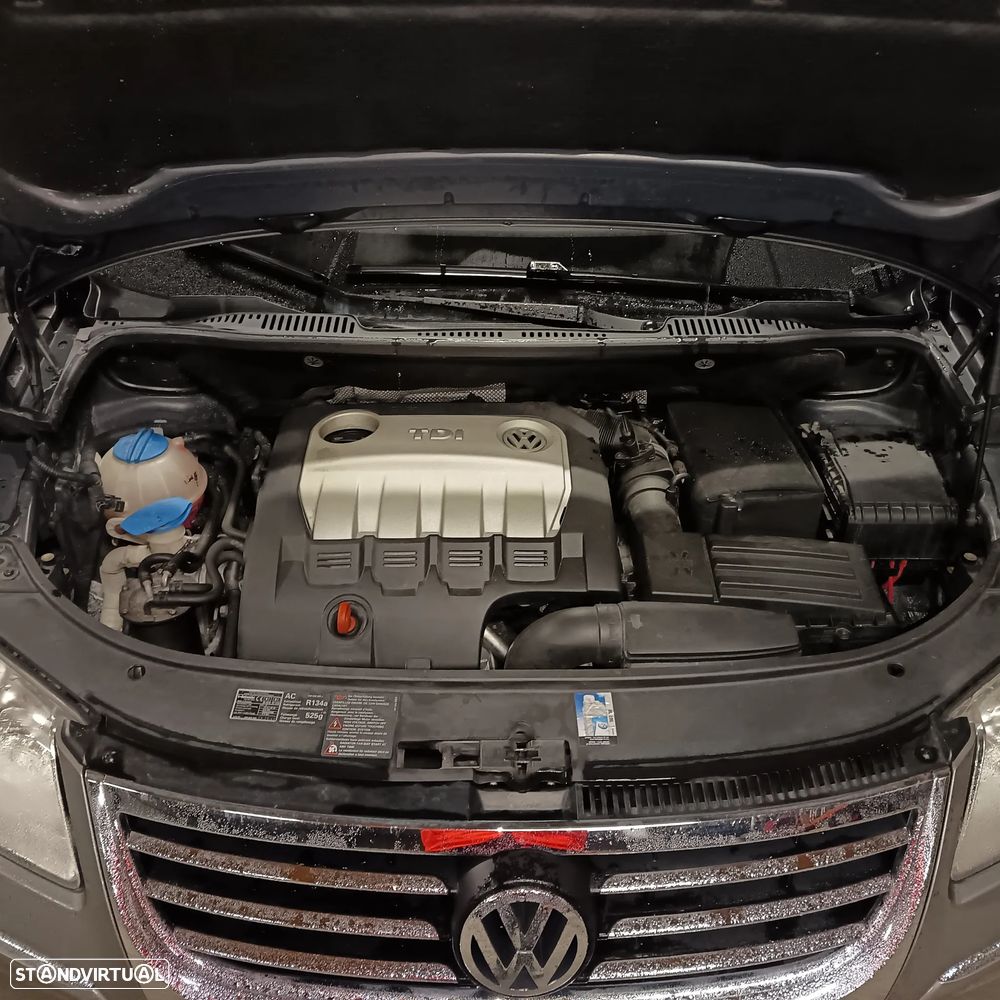 VW Touran 2.0 TDI DPF Highline - 9