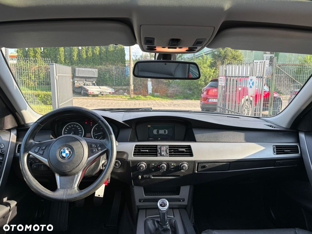BMW Seria 5 523i - 23