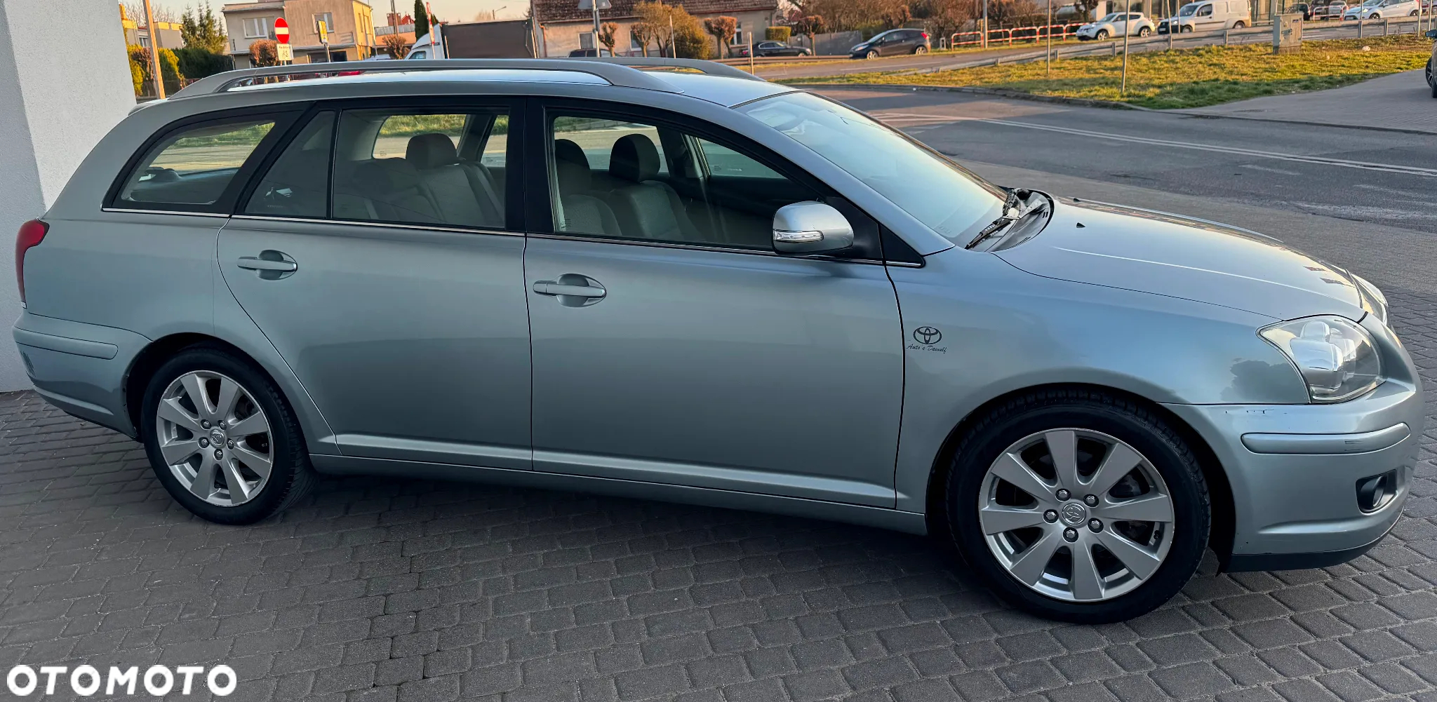 Toyota Avensis 2.2 D-4D Combi Executive - 40
