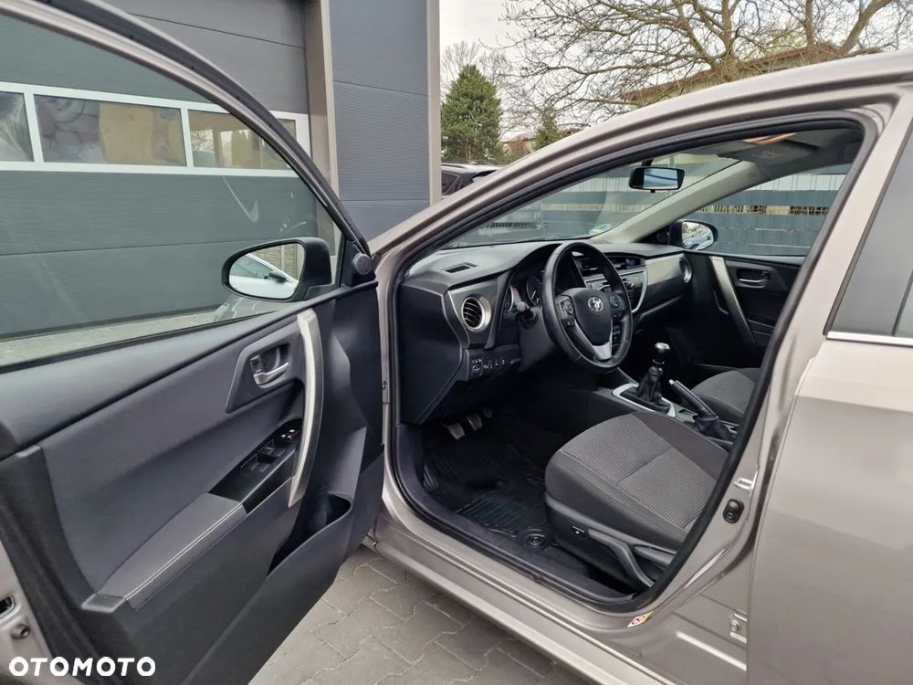 Toyota Auris 1.6 Valvematic Executive - 14