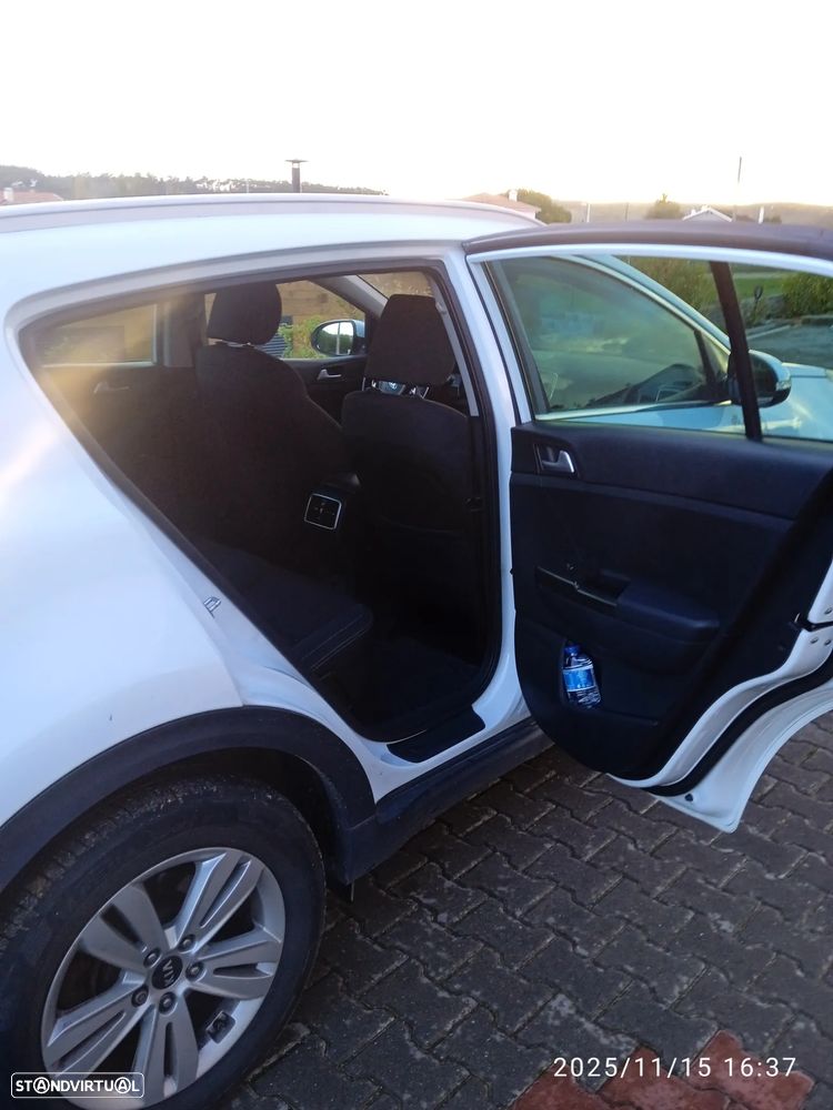 Kia Sportage 1.6 CRDI ISG SX - 8