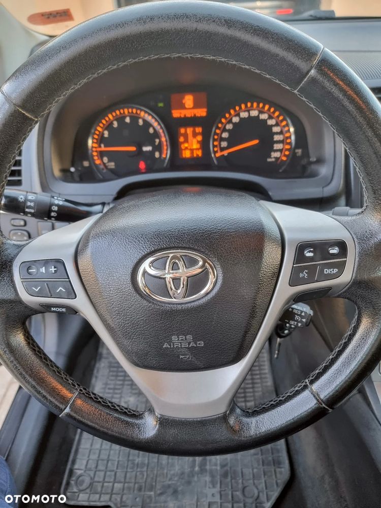 Toyota Avensis - 28