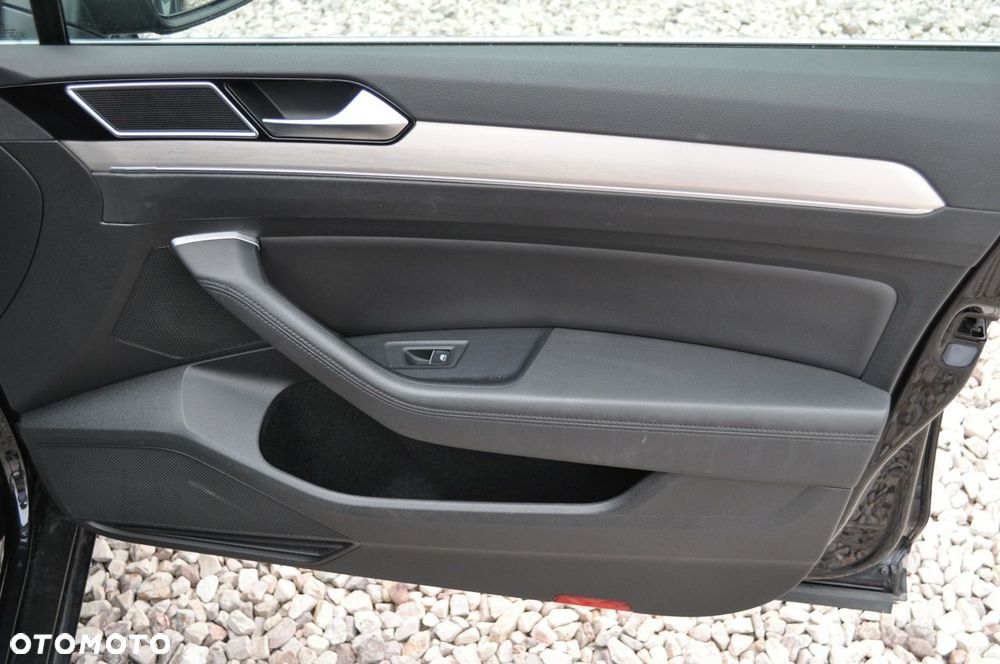 Volkswagen Passat - 32