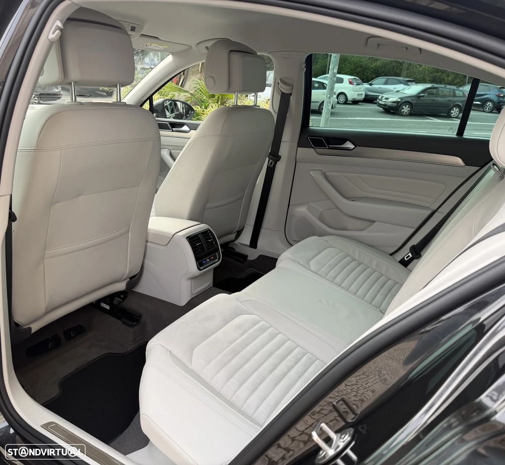 VW Passat 2.0 TDI Highline - 29
