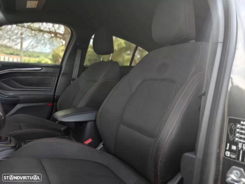 Ford Focus 1.0 EcoBoost MHEV ST-Line - 26