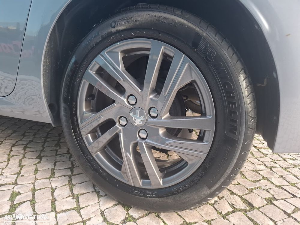 Peugeot 208 1.2 PureTech Active Pack - 52