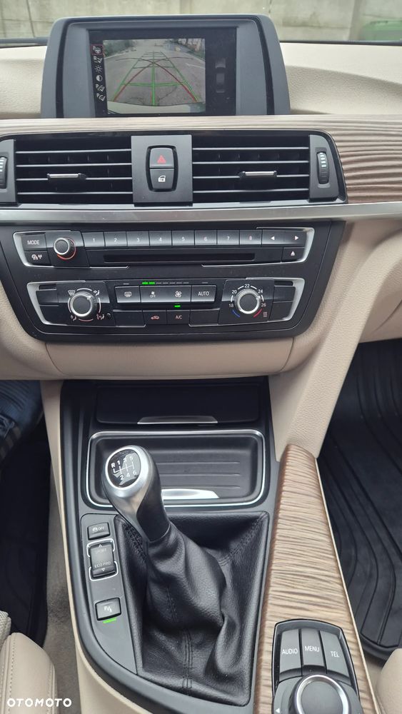 BMW Seria 3 320i - 12