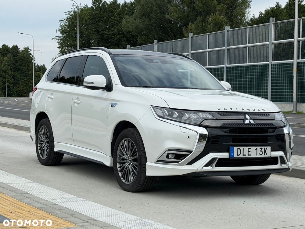 Mitsubishi Outlander - 2