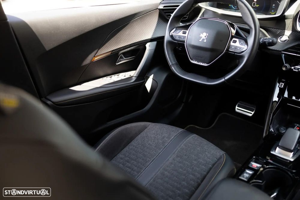 Peugeot e-2008 Allure - 17