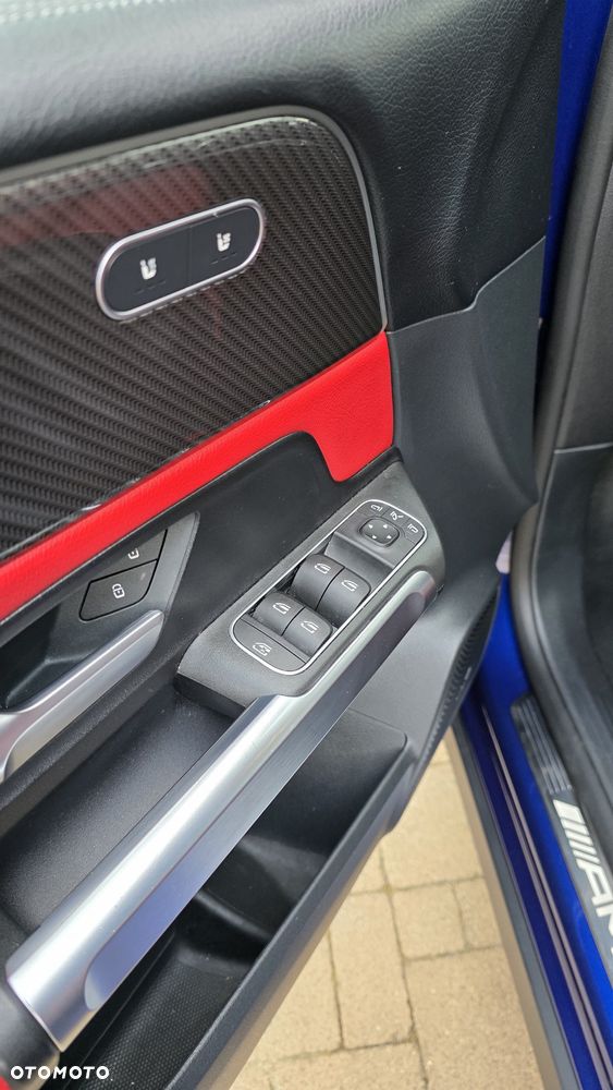 Mercedes-Benz GLB - 11