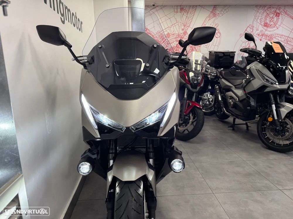Honda Forza 750 - 4