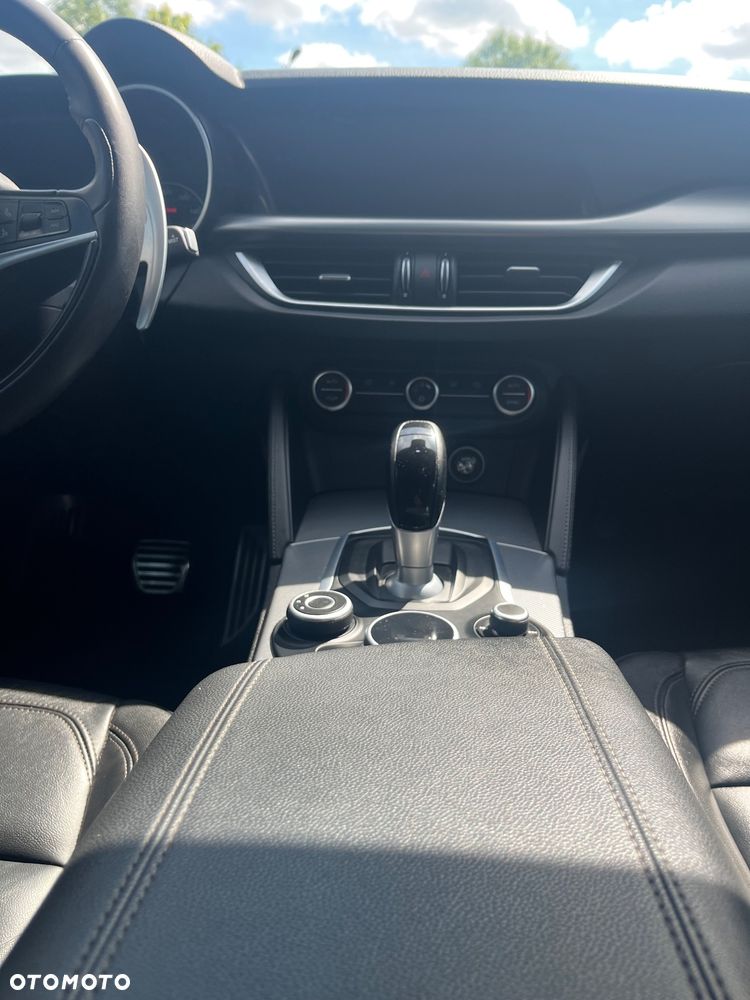 Alfa Romeo Stelvio 2.0 Turbo 16V AT8-Q4 Ti - 19